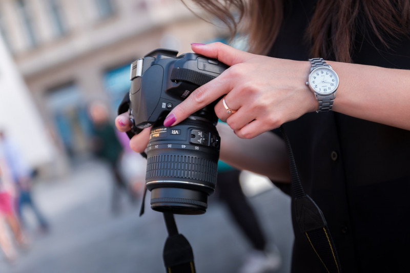 woman-holding-black-dslr-camera-167832